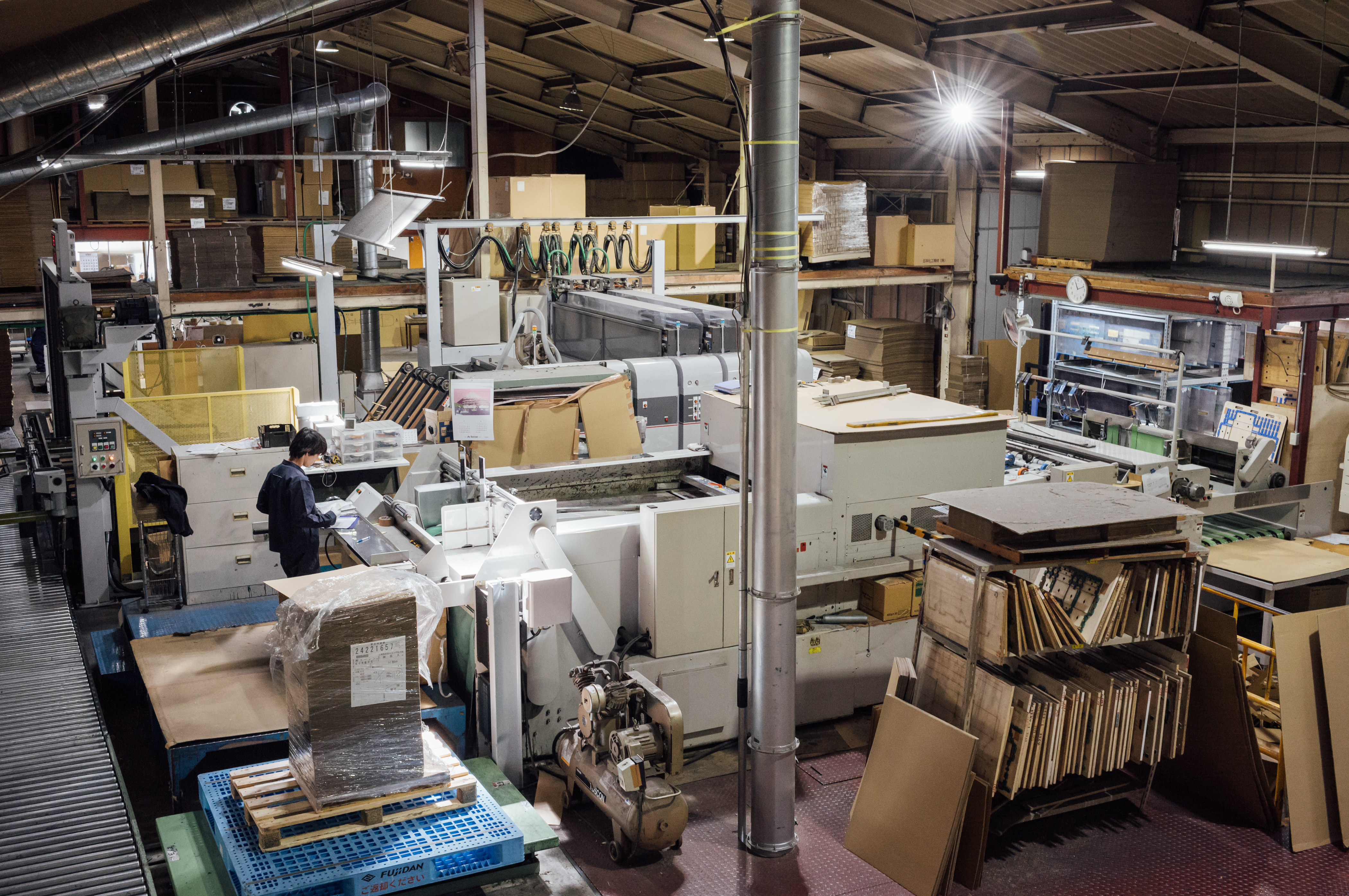 梱包材を製造する工場